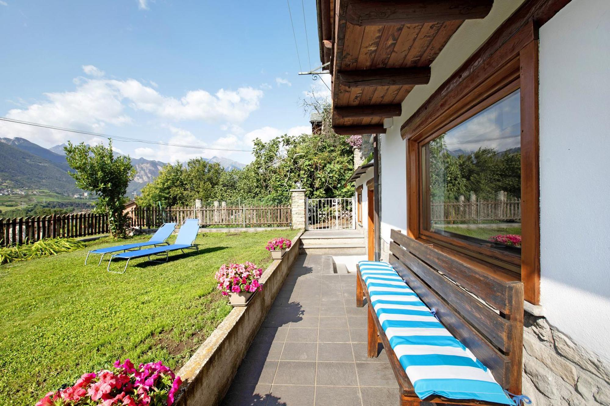 Casa Sabrina - Appartamento Blu Aosta Esterno foto